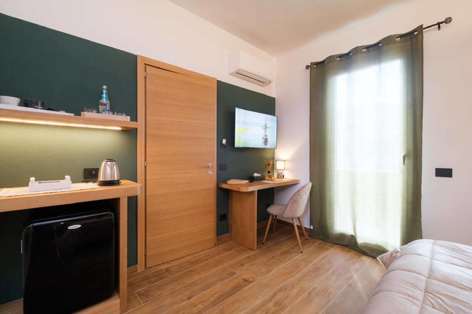 In Centro Da Carlotta Hotel Олбия Екстериор снимка